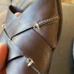 Gorgeous CLARKS 2 Inch Chunky Heel Woven Dark Brown Slide Sandals Size 9.5